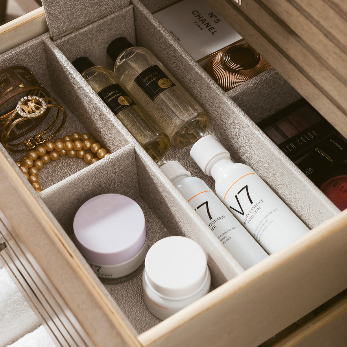 59" Linear Double Bathroom Vanity, Whitewashed Walnut with Glossy White Composite Top